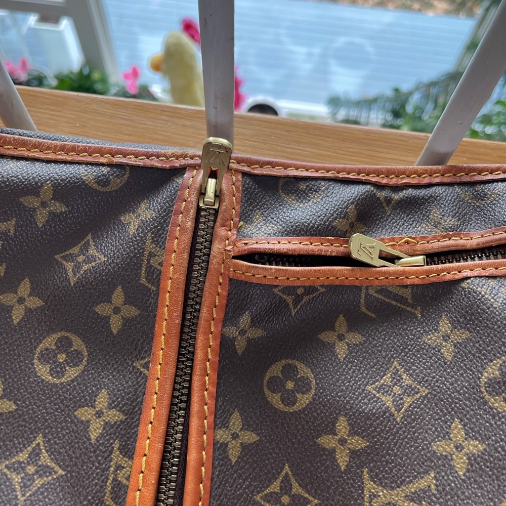 Louis Vuitton Garment Bag - Picture 8 of 14